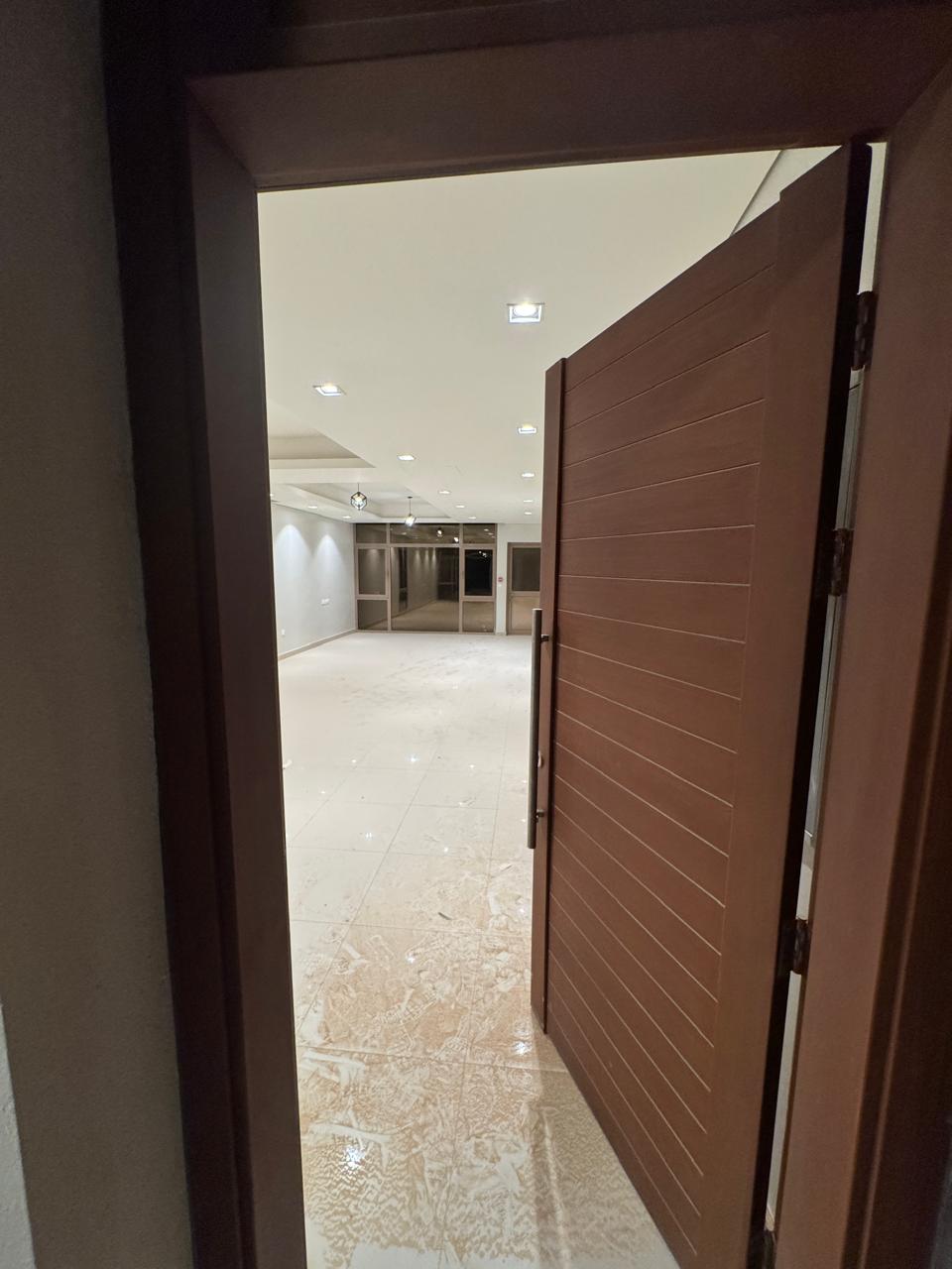 🏡 **3BD Luxurious Villa for Sale in Gated Compound**